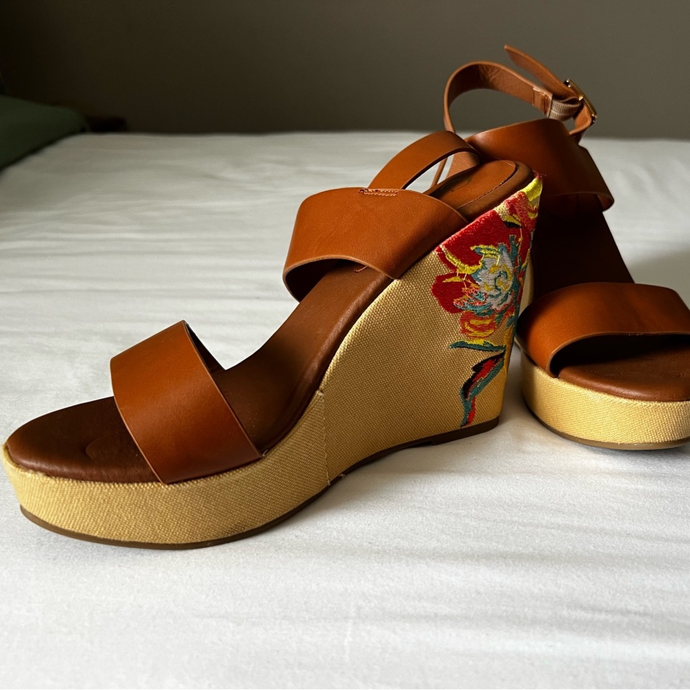 Women’s Size 9 Cato Floral Print Wedges
